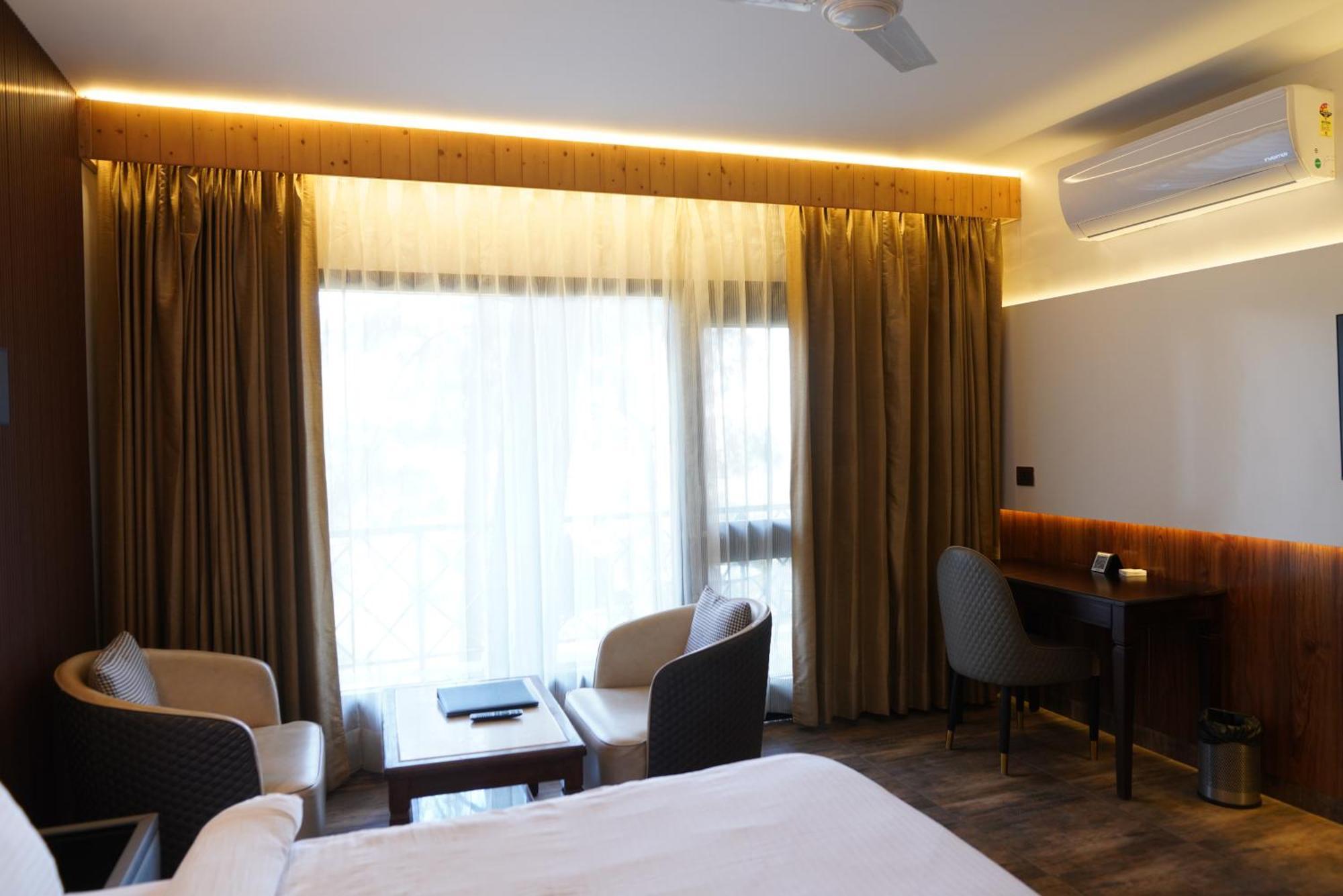 Kasauli Hills Resort Esterno foto