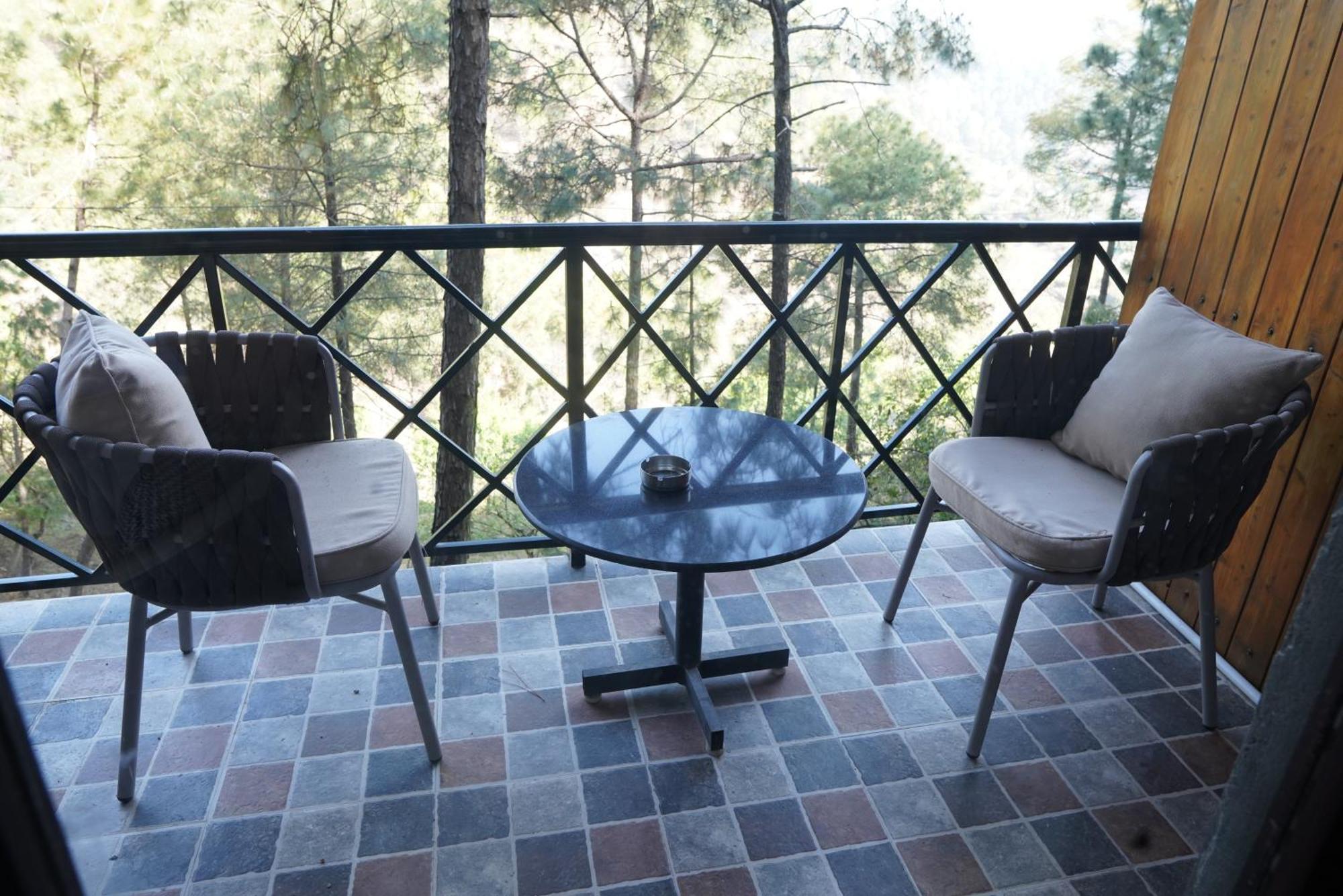Kasauli Hills Resort Esterno foto