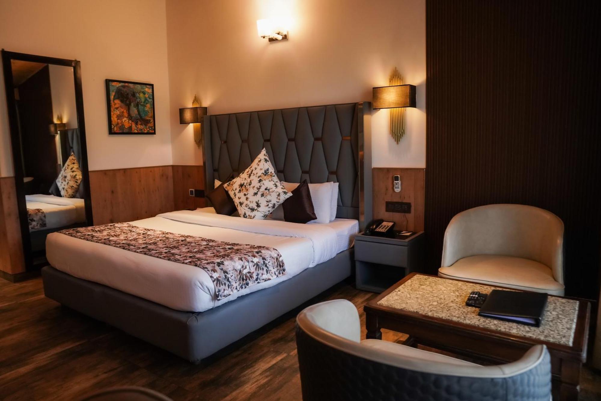 Kasauli Hills Resort Esterno foto